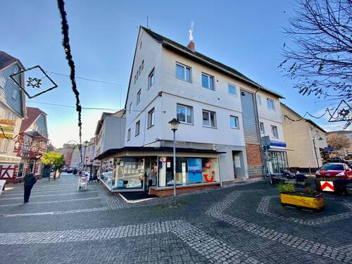 Ansicht Fußgängerzone - Super schönes Mehrfamilienhaus mit 3 Gewerbeeinheiten mitten in Kirchhain