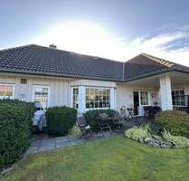 Repräsentativer weißer Bungalow mit gepflegtem Garten - Rhauderfehn / Burlage