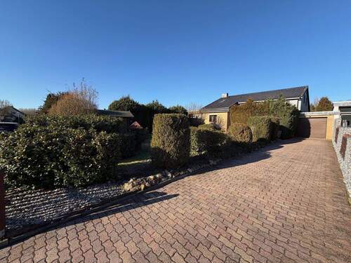 Einfahrt - Familienfreundliches Einfamilienhaus in ruhiger Lage von Wolfsburg-Heiligendorf