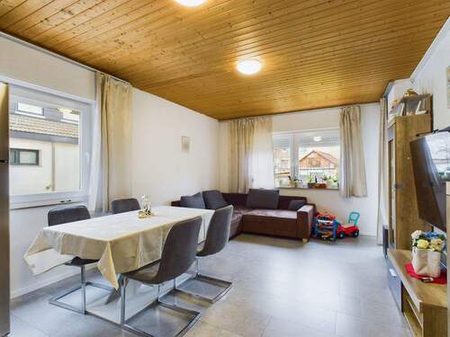 Wohnzimmer - Etagenwohnung mit 64,00 m&sup2; in Korb zum Kaufen