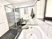 Ihr Badezimmer mit Wanne & Dusche - 