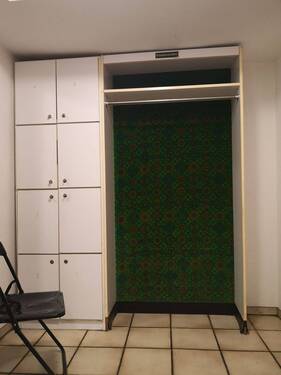 Gaderobe im Souterrain.jpg - 