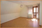 Schlafzimmer mit Zugang auf Balkon - 