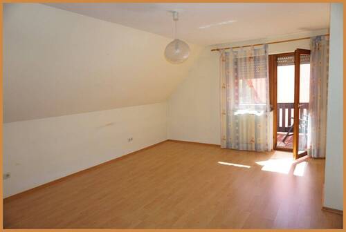 Schlafzimmer mit Zugang auf Balkon - 