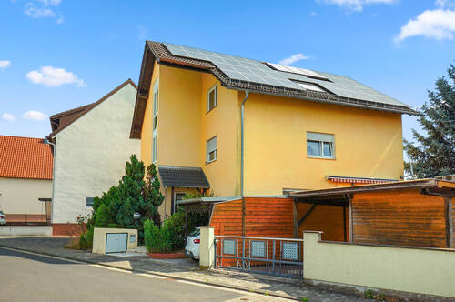 Ansicht rechts - Drei-Zimmer-Wohnung mit bestem Fernblick und Balkon