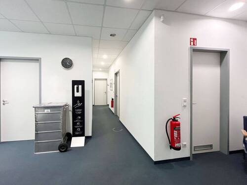 Einladendes Entrée mit Empfang - 6 Zimmer Büro in München