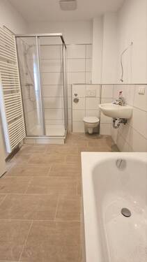 Bad - Etagenwohnung mit 75,00 m&sup2; in Mannheim zur Miete