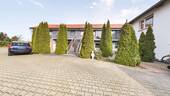 Eingänge Mietwohnungen - 1 Zimmer Mehrfamilienhaus, Wohnhaus zum Kaufen in Sassenburg