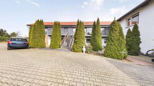 Eingänge Mietwohnungen - 1 Zimmer Mehrfamilienhaus, Wohnhaus zum Kaufen in Sassenburg