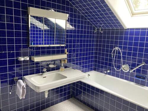 Bad mit Wanne - 