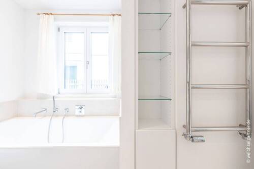 Bad mit hochwertigen Einbauten - 