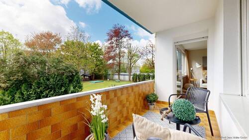 Loggia mit Blick ins Grüne - 