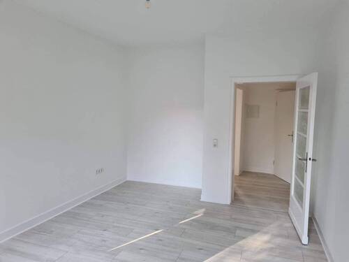 Schlafraum z. Hof m. Zugang Bad u. Balkon Ansicht - 