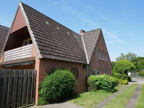 seitliche Hausansicht - 5 Zimmer Mehrfamilienhaus, Wohnhaus in Rendsburg