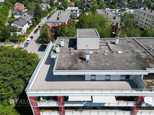 Drohnenaufnahme Terrasse aus West - Etagenwohnung mit 136,60 m&sup2; in München zum Kaufen
