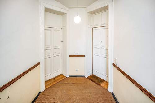 Hausflur Seitenflügel - 