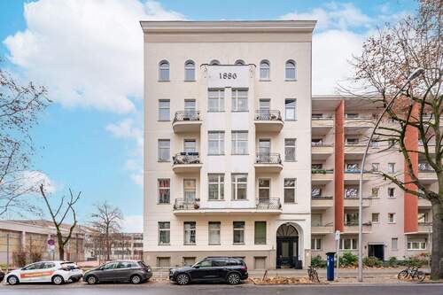 Hausansicht - Bezugsfreie 2-Zimmer-Altbauwohnung im Herzen Berlins