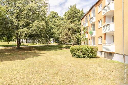 Südseite des Wohnhauses - 2 Zimmer Etagenwohnung in München