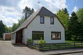 Ansicht Vorderseite (2) - Volksbank Immobilien: Viel Platz zum Wohlfühlen im Haus und Garten!