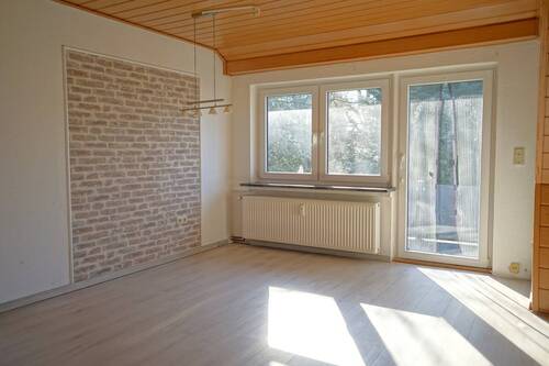 Wohnzimmerbereich mit Ausgang zur Dachterrasse - 