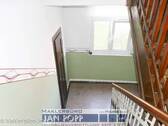 Treppenhaus - Solides Mehrfamilienhaus mit Garage!