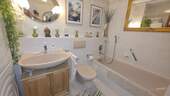 Bad mit Wanne - 