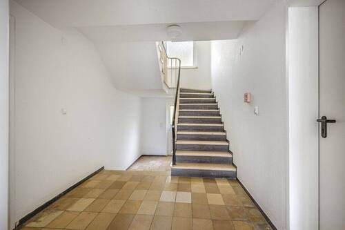 Treppenhaus - 5 Zimmer Etagenwohnung in Aachen