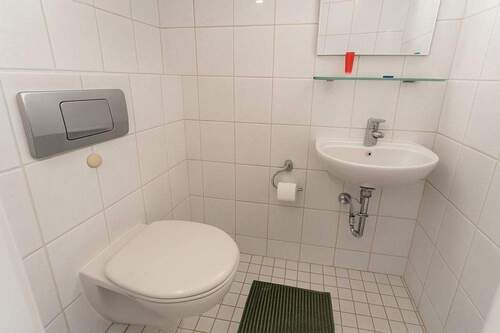 Gäste-WC KI bearbeitet - 