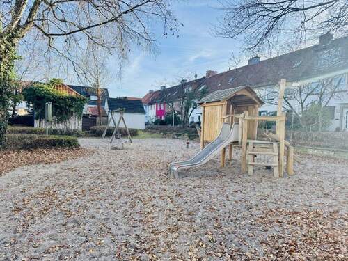 Kinderspielplatz direkt und die Ecke - 