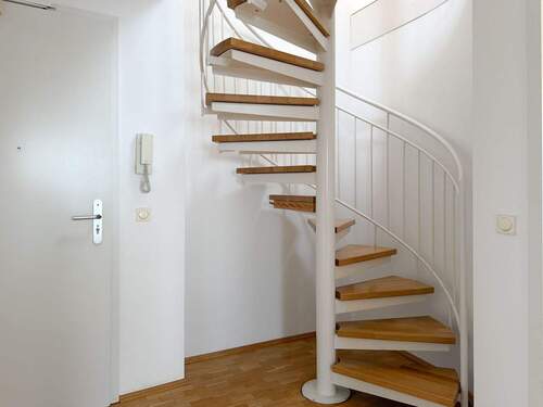 Treppe - Etagenwohnung mit 72,00 m&sup2; in München zur Miete