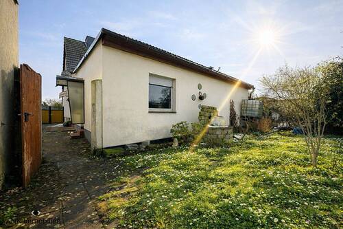 Anbau (mit Einliegerwohnung) - 