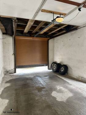 Garage mit Rolltor - 