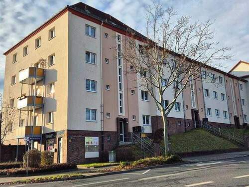 Gebäudeansicht - Kleine 2-Zimmer-Wohnung im Dachgeschoss mit Balkon in begehrter Wohnlage