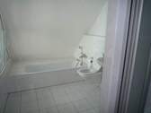 Bad mit Wanne und Dusche - 