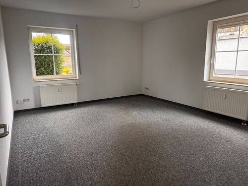 Wohnzimmer.jpeg - 2 Zimmer Etagenwohnung zur Miete in Salzatal