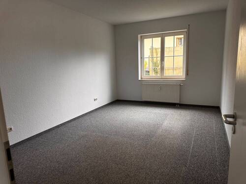 Schlafzimmer.jpeg - 2 Zimmer Etagenwohnung in Salzatal