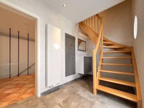 Erdgeschoss - Eingangsbereich/Treppenhaus… - Einfamilienhaus mit 258,00 m&sup2; in Stadthagen zum Kaufen