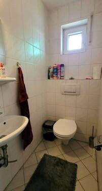 Gäste-WC - 5 Zimmer Reihenmittelhaus in Waldsolms / Brandoberndorf
