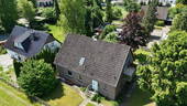 Front links - 7 Zimmer Mehrfamilienhaus, Wohnhaus in Hartenholm