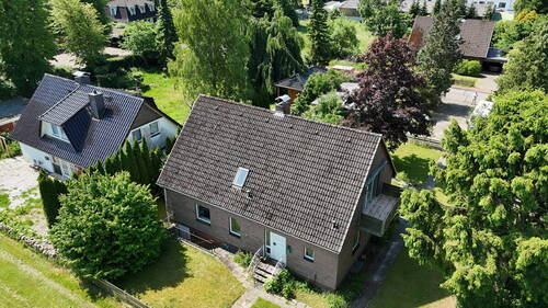 Front links - 7 Zimmer Mehrfamilienhaus, Wohnhaus in Hartenholm
