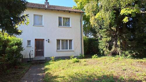 Frontansicht mit Vorgarten - Doppelhaushälfte in bevorzugter Wiesbadener Lage