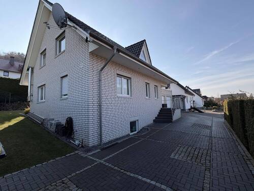 Vorderansicht links - 5 Zimmer Einfamilienhaus zum Kaufen in Hille