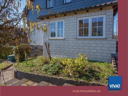 Bild 1 - Sehr gepflegtes EFHZFH mit WDVS, 2 Garagen im Haus und Garten. Käuferprovisionsfrei!