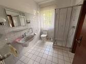 Gästebad mit Dusche - 