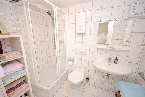 Duschbad untere Wohnung - 