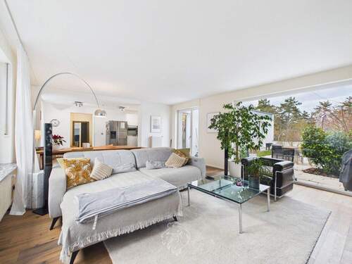 Wohnzimmer - Licht. Ruhe. Flexibilität. Bungalow mit Atriumgarten und Einliegerwohnung im Steinbachtal