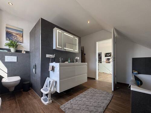 Dachgeschoss - Badezimmer - 