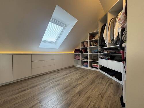 Dachgeschoss - Ankleidezimmer - 
