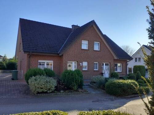 Aussenansicht - DHH in ruhiger Lage! - 1.070,00 EUR Kaltmiete, ca.  121,60 m² Wohnfläche