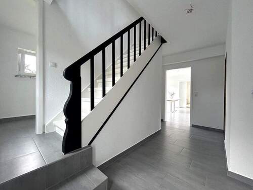 Stillvoller Eingangsbereich - 5 Zimmer Einfamilienhaus zum Kaufen in Marne